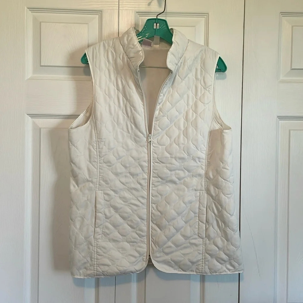 Bobbie Brooks Quilted zip vest. Winter white/cream. Small (6) Very lightweight